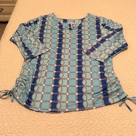 Lulu B size Medium Shades of Blue 3/4 Sleeve Top - Picture 3 of 9